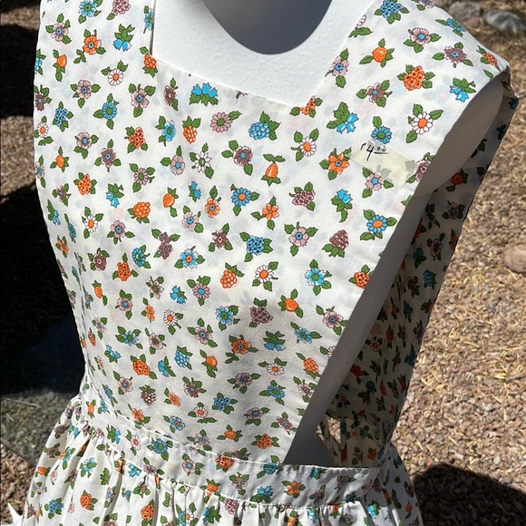 Handcrafted Smock Apron Bluebell Daisy - Picture 2 of 6